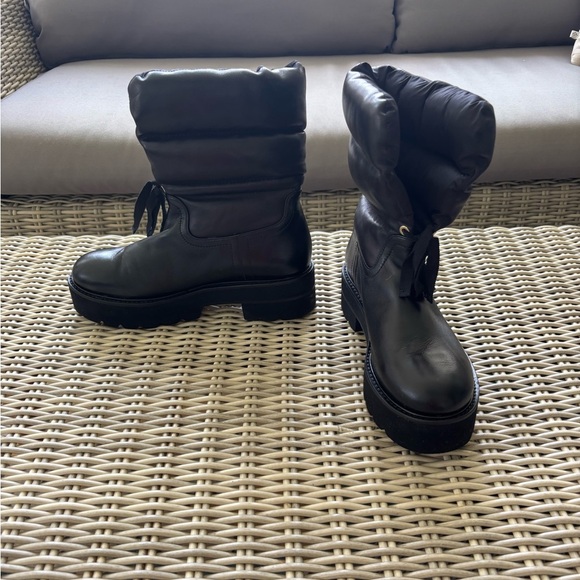 Stuart Weitzman Tyler Ultralift Lug Boots 8 winter snow skiing chunky layered - Picture 2 of 9